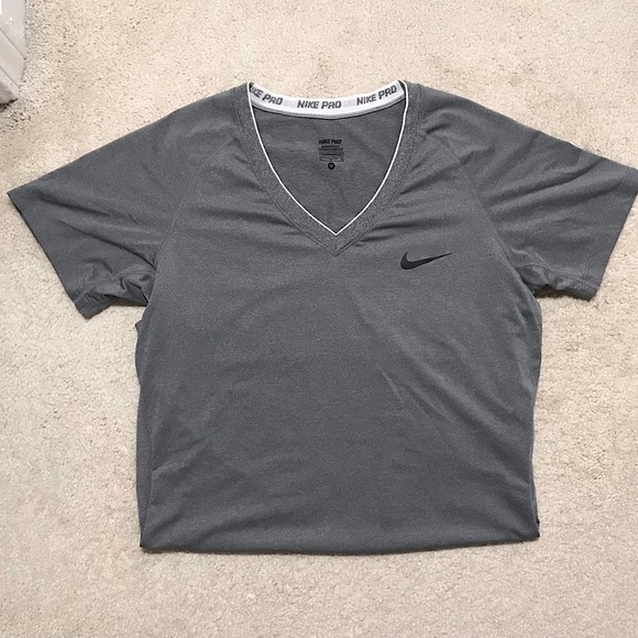 🆕🔥NIKEPRO DRI FIT REALLY CUTE SILKY SOFT GRAY&WHITE STRIPED V-NECK&BLACK SHIRT - Picture 14 of 16